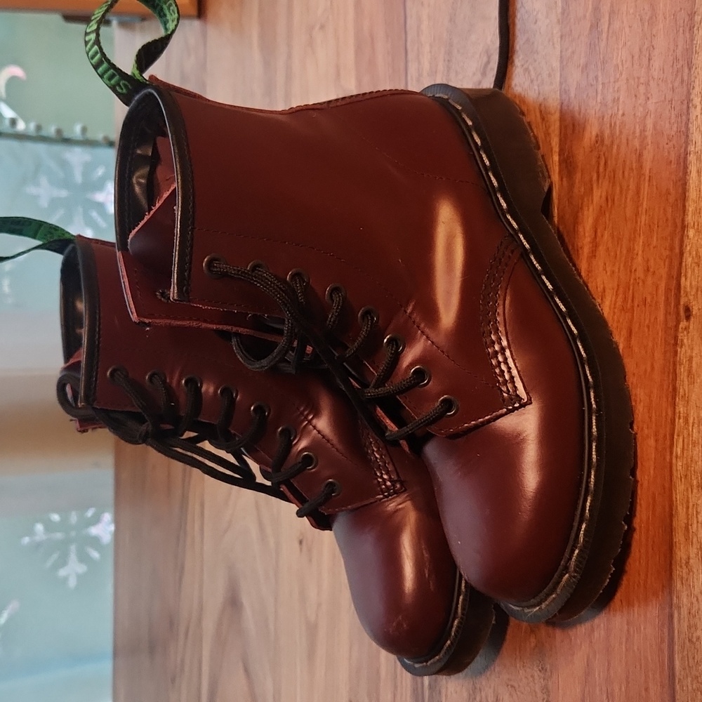 Womens size 4 solovair red Oxford boots